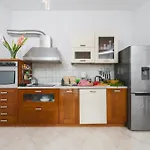 Unique Spacious 3 Bedroom Apartment - Old Town Loft - By Upstairs