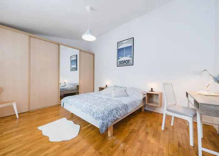Unique Spacious 3 Bedroom Apartment - Old Town Loft - By Upstairs