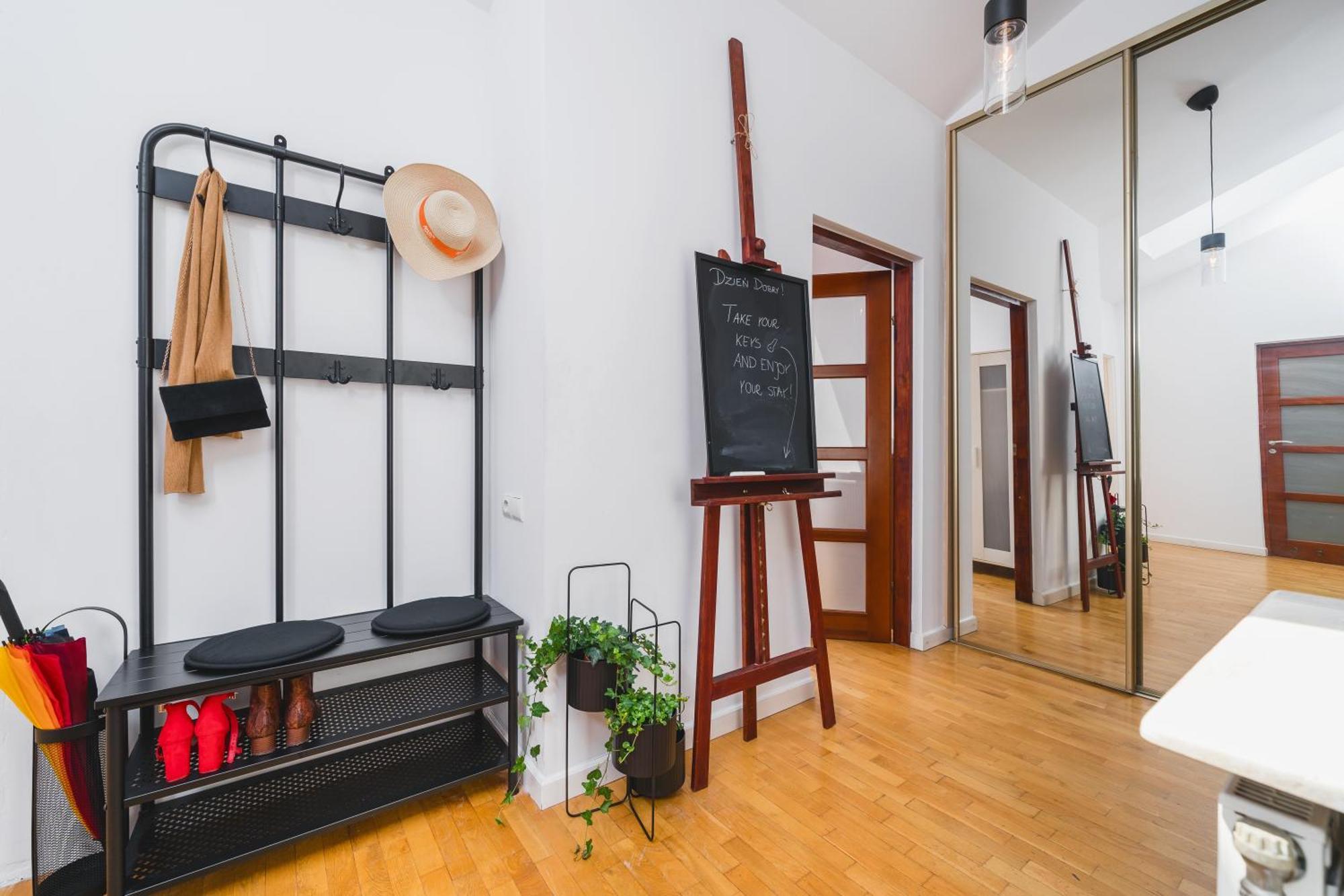 Unique Spacious 3 Bedroom - Old Town Loft - By Upstairs