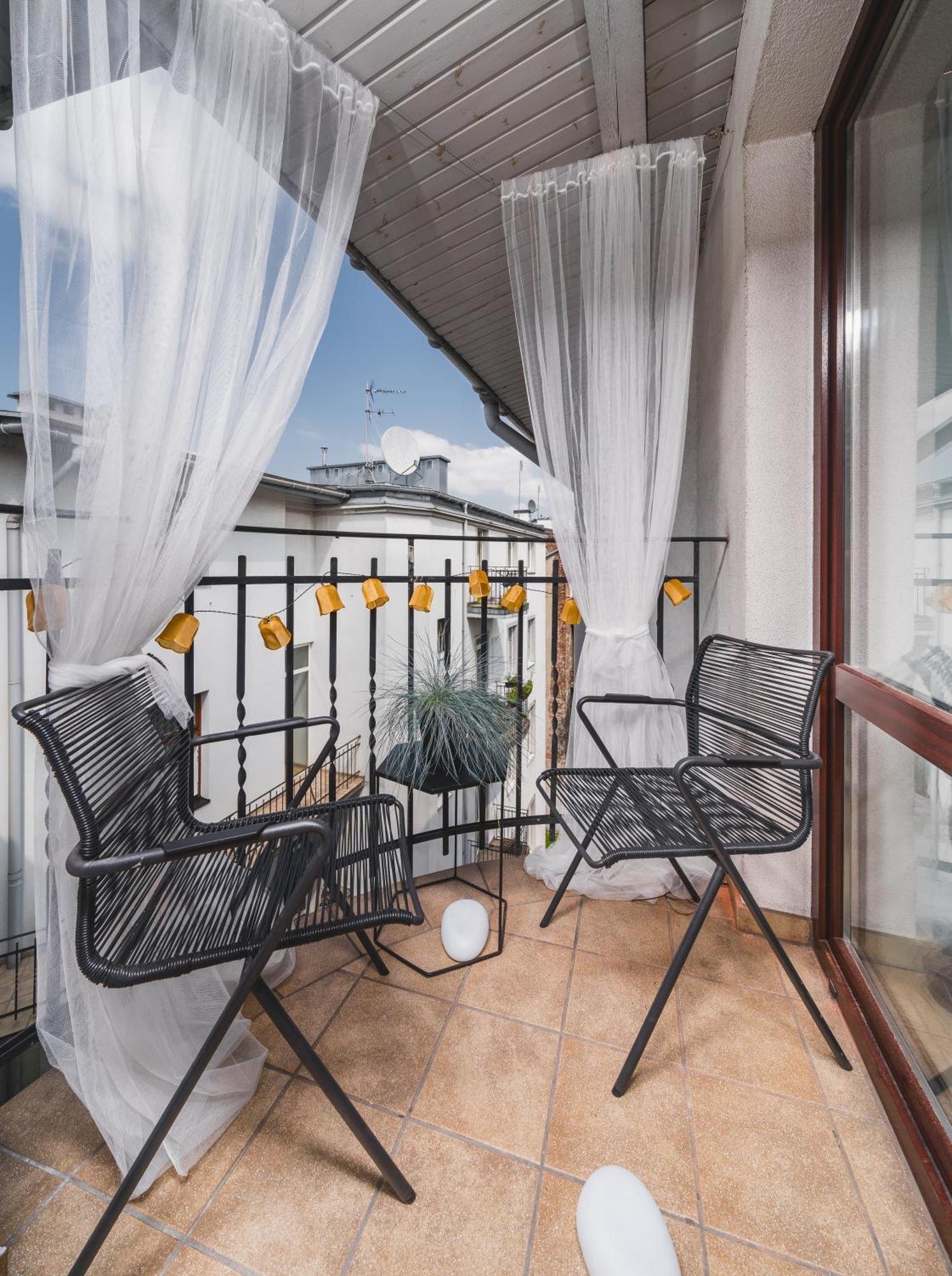 Unique Spacious 3 Bedroom - Old Town Loft - By Upstairs Apartament *